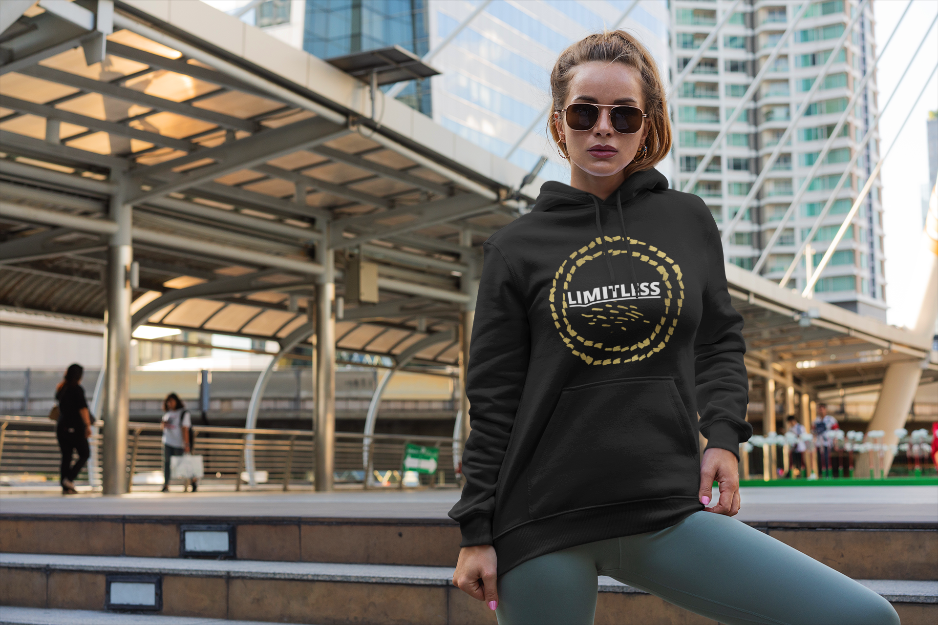 THE LIMITLESS WOMAN - HOODIE - WHITE DESIGN